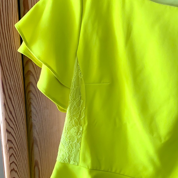 Gracia 💚 Lace Peplum Double Ruffled Sleeve Hem Short Sleeve Top Pleated Layers - Picture 4 of 13